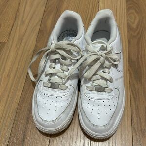 BOYS NIKE AIR FORCE 1 SIZE 6.5